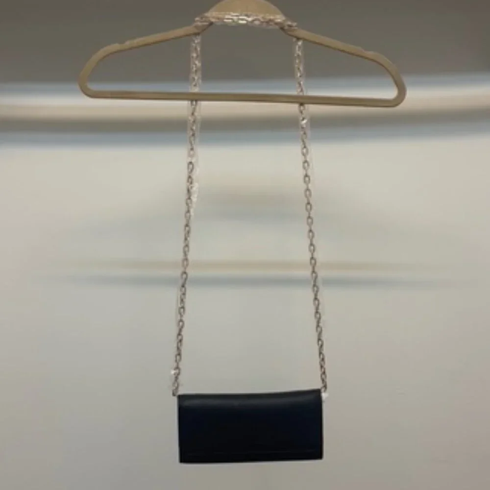 Wallet On a Chain Purse - Picture 2 of 6